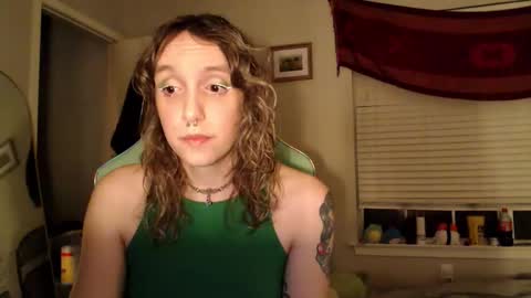 Snapshot of soffpurr chatting on 11.17.25 Lilytea online show from 11.17.25