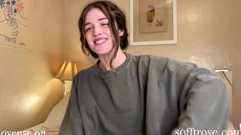 Snapshot of sofftrose chatting on 01.31.25 Julia online show from 01.31.25