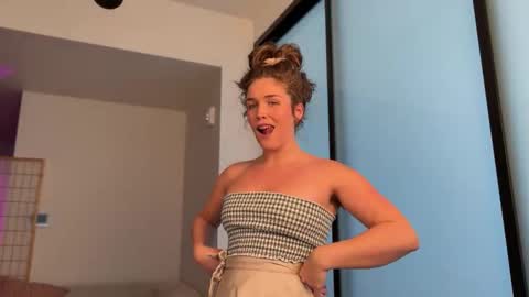 Snapshot of sofftrose chatting on 11.11.25 Julia online show from 11.11.25