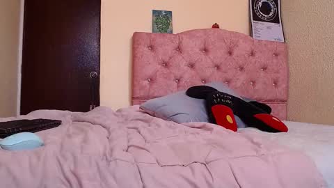 Soffy Moore online show from 01.09.26