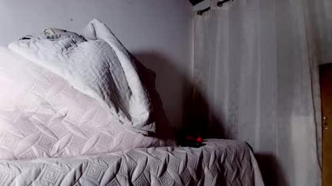 Snapshot of sofi_decker chatting on 02.16.25 Sofia online show from 02.16.25