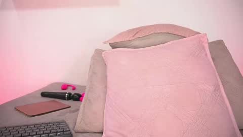 Snapshot of sofi_decker chatting on 09.11.25 Sofia online show from 09.11.25