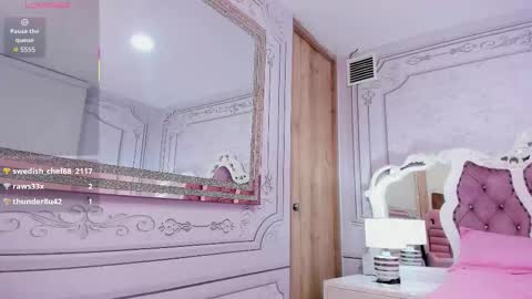 Snapshot of sofi_naughty18 chatting on 10.30.25 online show from 10.30.25