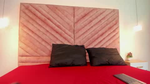 Snapshot of sofia__ll chatting on 12.17.25 sofia__ll online show from 12.17.25