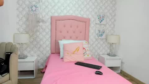 sofia_martinez9 online show from 05.15.26