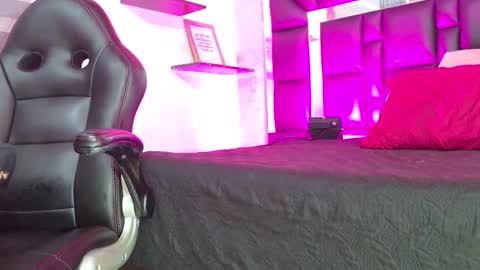 Snapshot of sofia_martinn chatting on 09.10.25 Sofia online show from 09.10.25