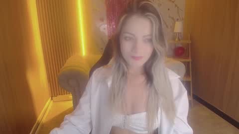 Snapshot of sofia_nova_tf chatting on 02.19.26 sofi online show from 02.19.26