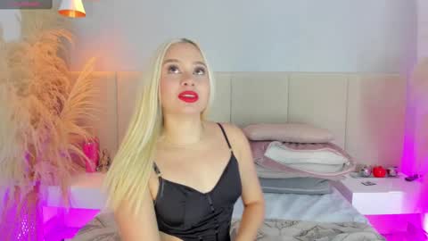 SOFIA PAMELA online show from 09.28.25
