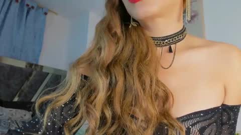 Snapshot of sofia_swett_03 chatting on 03.02.25 laura online show from 03.02.25