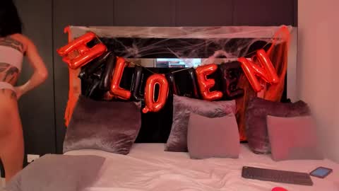 Sofia  online show from 10.29.25