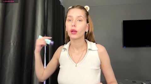 Hi My name is Sofia Welcome to my room Please thumbs up - its important online show from 01.12.26