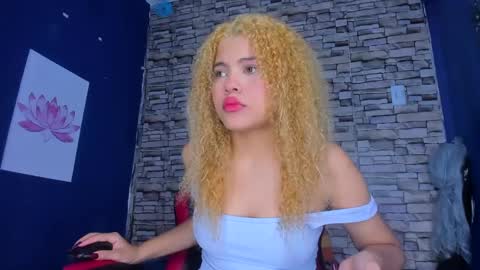 sofiacastillo01 online show from 02.18.25