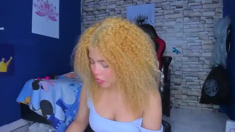 sofiacastillo01 online show from 02.18.25