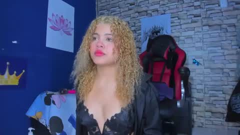 sofiacastillo01 online show from 02.20.25