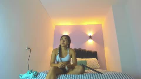 Snapshot of sofiaclaus_19 chatting on 11.25.25 Sofia online show from 11.25.25