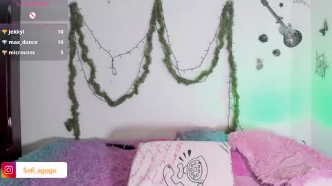 Snapshot of sofiacruz16 chatting on 12.17.24 sofiacruz16 online show from 12.17.24