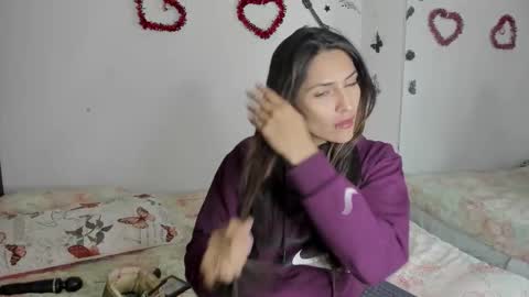 Snapshot of sofiacruz16 chatting on 11.19.25 sofiacruz16 online show from 11.19.25