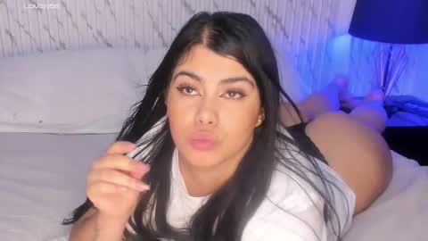 Snapshot of sofiagoez_ chatting on 11.18.25 Sofi online show from 11.18.25