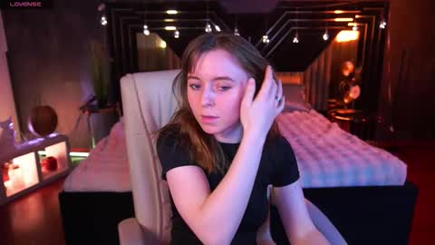 Snapshot of sofialuxuryy chatting on 03.11.26 SofiaLuxuryy online show from 03.11.26