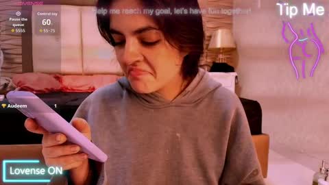 Sofi - next broadcast today 1030pm Colombia time online show from 09.15.25