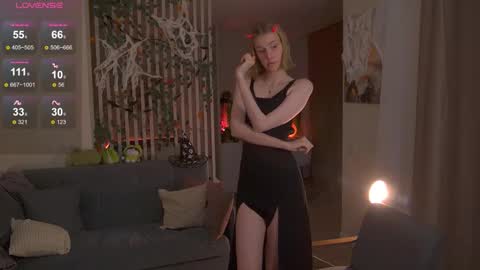 Snapshot of sofiapure18 chatting on 10.31.25 Sofia Help me overcome shynes with 100 thumbs up online show from 10.31.25