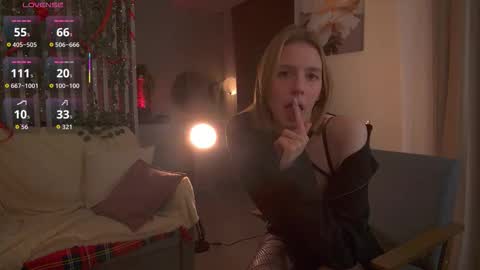 Snapshot of sofiapure18 chatting on 12.20.25 Sofia Help me overcome shynes with 100 thumbs up online show from 12.20.25