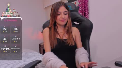 Snapshot of sofiarouge_ chatting on 01.04.25 Sofia Help me reach 5K followers online show from 01.04.25