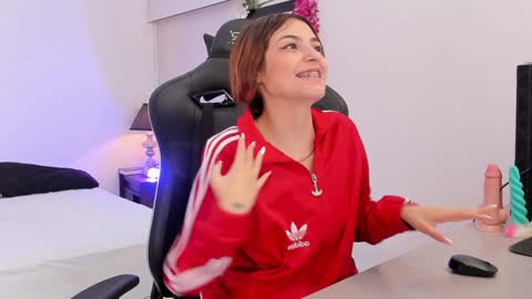 Snapshot of sofiarouge_ chatting on 01.27.25 Sofia Help me reach 5K followers online show from 01.27.25