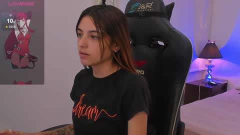 Snapshot of sofiarouge_ chatting on 03.07.25 Sofia Help me reach 5K followers online show from 03.07.25