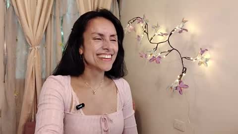 Snapshot of sofibelladelavega chatting on 04.27.26 Sofi Bella online show from 04.27.26