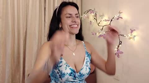 Snapshot of sofibelladelavega chatting on 04.29.26 Sofi Bella online show from 04.29.26