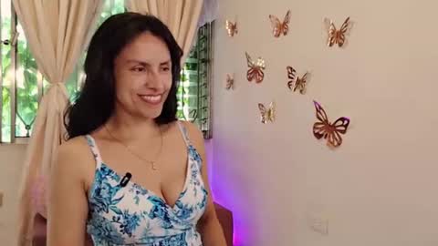 Snapshot of sofibelladelavega chatting on 06.20.26 Sofi Bella online show from 06.20.26
