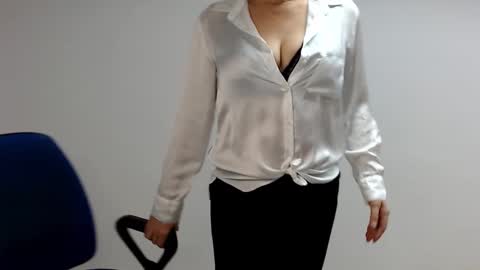 Snapshot of sofie_velvet chatting on 02.06.25 Sofie Velvet online show from 02.06.25