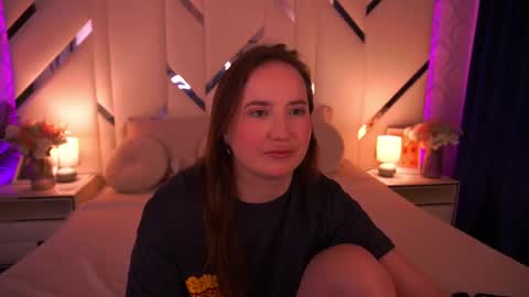 Snapshot of sofiebloom chatting on 05.19.26 Sofie online show from 05.19.26