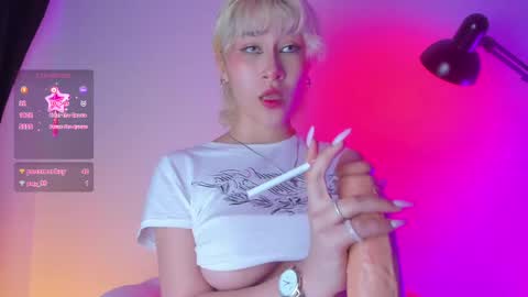 Snapshot of sofii_uwu_ chatting on 02.12.25 Sofii online show from 02.12.25