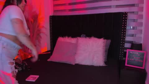 Snapshot of sofiia_rubb chatting on 01.28.25 Sofia online show from 01.28.25