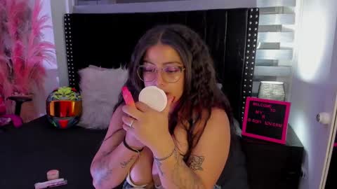 Snapshot of sofiia_rubb chatting on 02.07.25 Sofia online show from 02.07.25