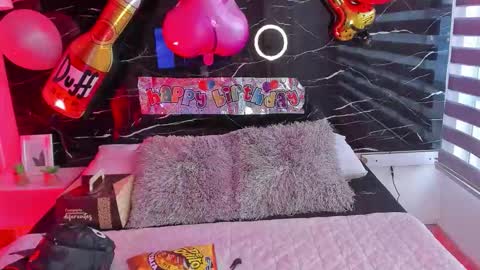 Snapshot of sofiia_rubb chatting on 11.30.25 Sofia online show from 11.30.25