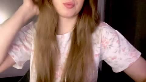 Snapshot of sofinovvak chatting on 06.28.26 Sofi online show from 06.28.26