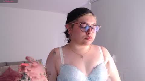 Snapshot of sofix_ chatting on 06.22.26 Lau online show from 06.22.26
