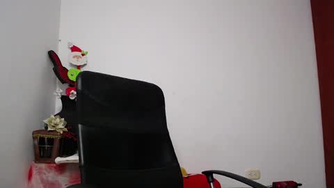 Snapshot of soft_fetish chatting on 12.02.24 Camila M online show from 12.02.24