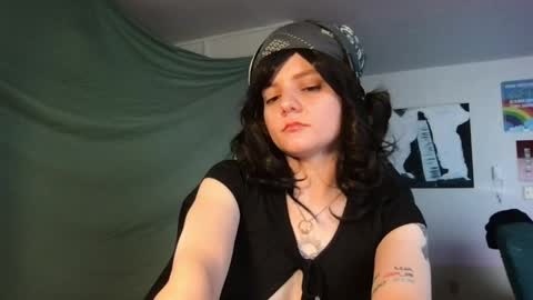 Snapshot of softgothlover chatting on 04.01.26 softgothlover online show from 04.01.26