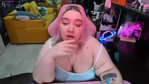 Snapshot of softie_sofy chatting on 06.16.26 Sofie online show from 06.16.26