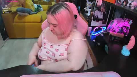 Snapshot of softie_sofy chatting on 06.24.26 Sofie online show from 06.24.26