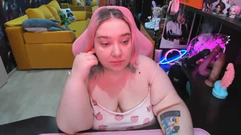 Snapshot of softie_sofy chatting on 06.25.26 Sofie online show from 06.25.26