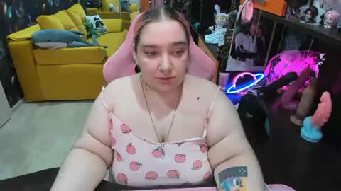 Snapshot of softie_sofy chatting on 06.25.26 Sofie online show from 06.25.26