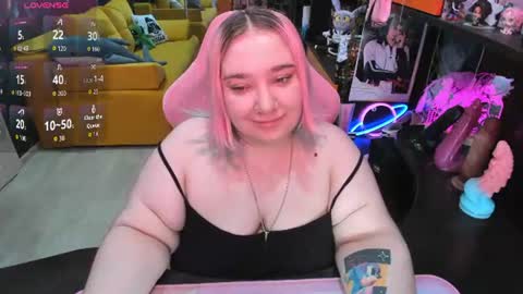 Snapshot of softie_sofy chatting on 06.27.26 Sofie online show from 06.27.26