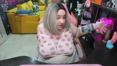 Snapshot of softie_sofy chatting on 06.28.26 Sofie online show from 06.28.26