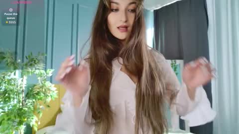 Snapshot of softly_bold chatting on 09.29.25 Jenna online show from 09.29.25