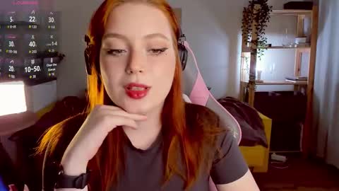 Snapshot of sofy_benson chatting on 09.24.25 Sofy online show from 09.24.25